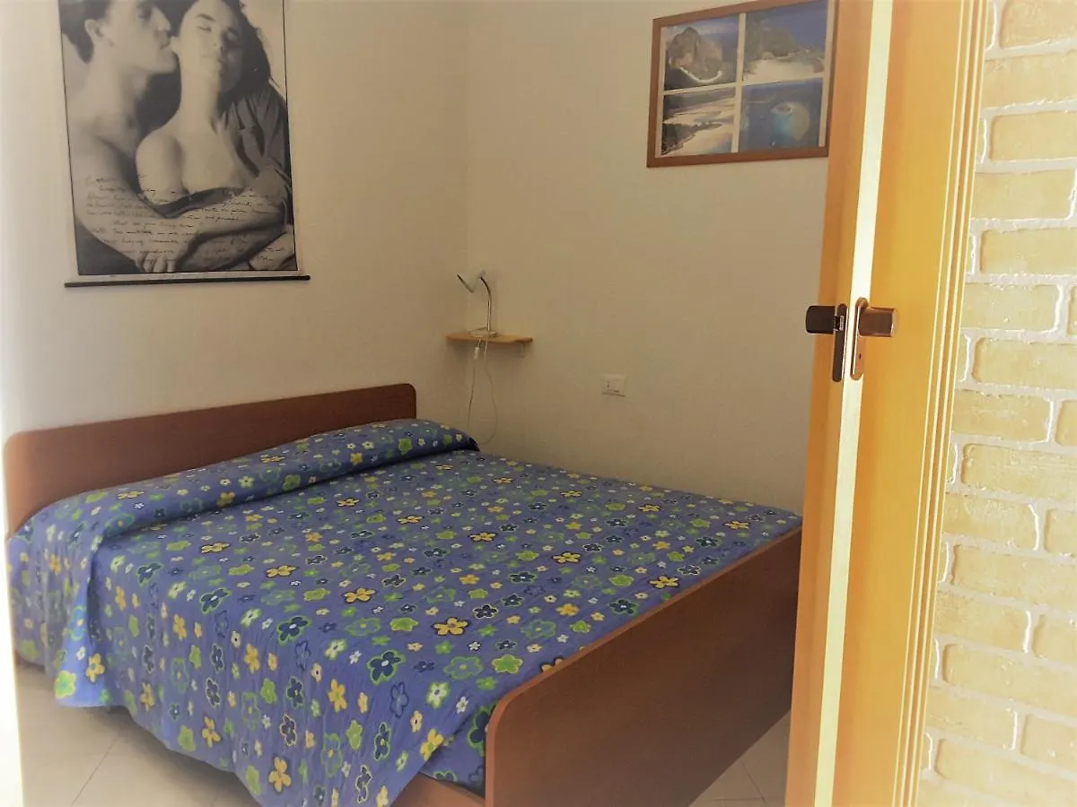 Iris 20 In Posizione Strategica, Indipendente, All'Interno Del Villaggio Dei Fiori Caorle 0*,