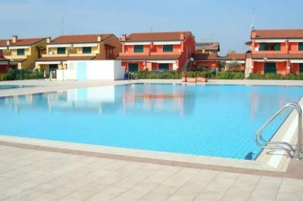 Iris 20 In Posizione Strategica, Indipendente, All'Interno Del Villaggio Dei Fiori Caorle
